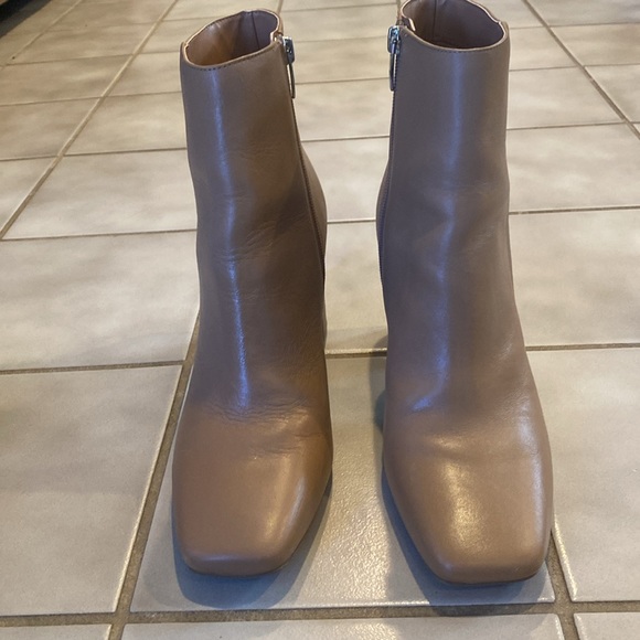 Marc Fisher Tan Ankle Boot With Zipper Size 9 - Picture 2 of 4